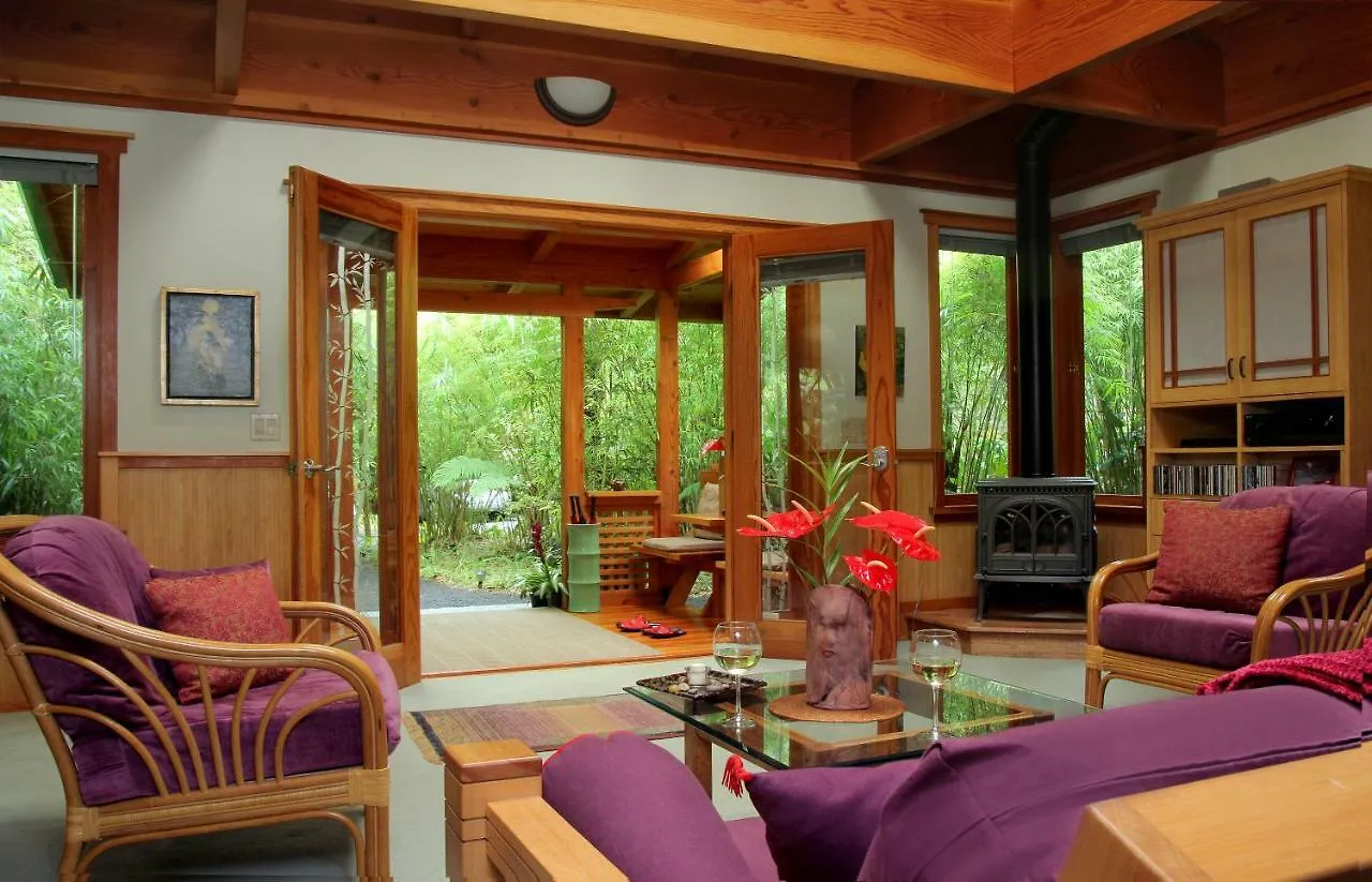 Volcano Rainforest Retreat Bed & Breakfast 2*,  United States