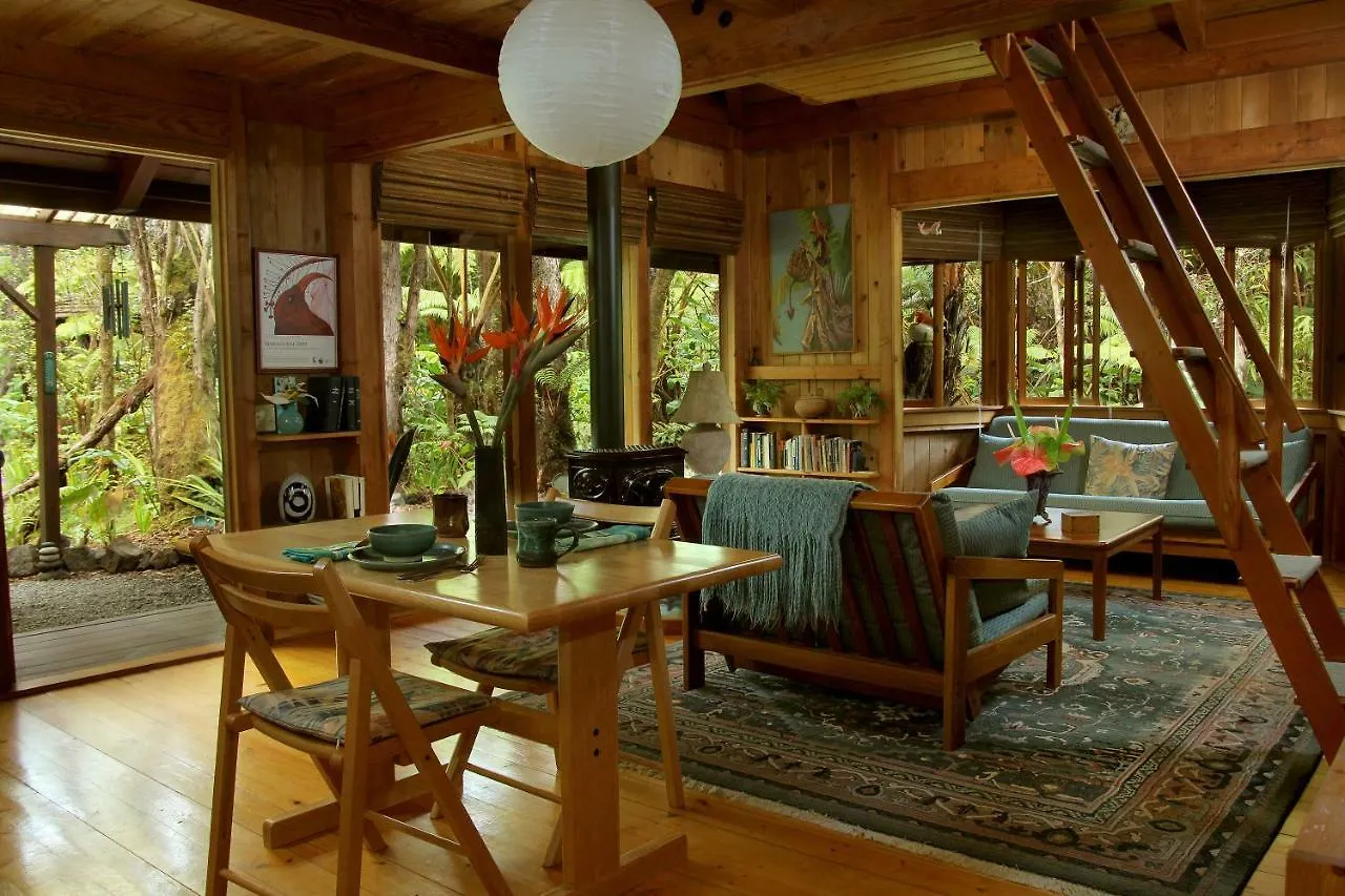 ** Bed & Breakfast Volcano Rainforest Retreat United States